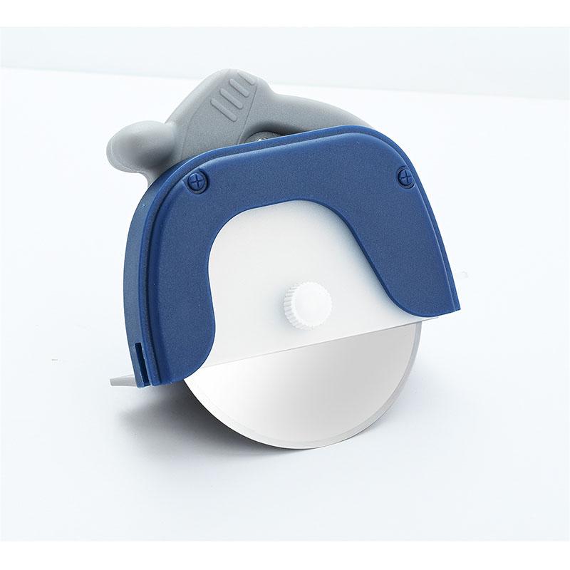 Safety Pizza Cutter with Plastic Handle