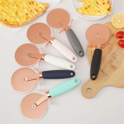 Utensilios de cocina personalizados, fabricante de cuchillos para pizza de acero inoxidable y oro rosa
